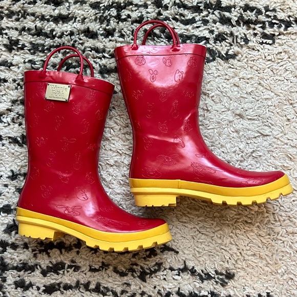 Disney Shoes - ❌❌SOLD❌❌ Disney Winnie the Pooh Women’s Rain Boots - Size 8/39